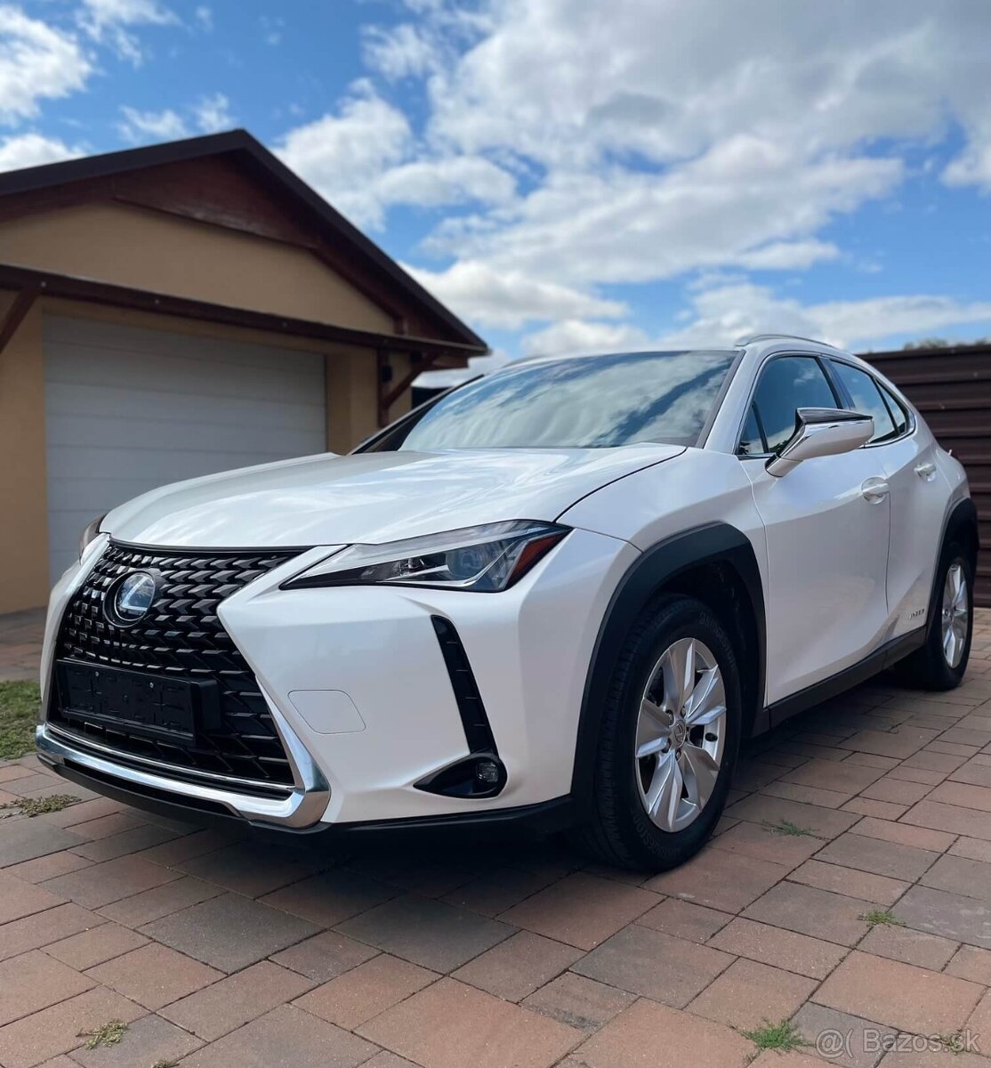 TOP STAV Lexus UX Business Edition - Hybrid 10/2020