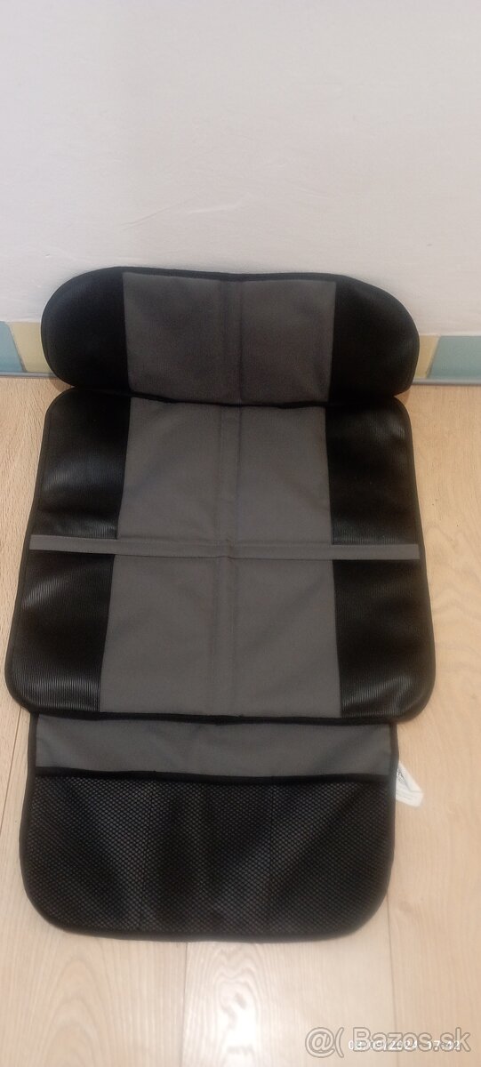 ISO Safety child car seat. + Car seat protection cover.