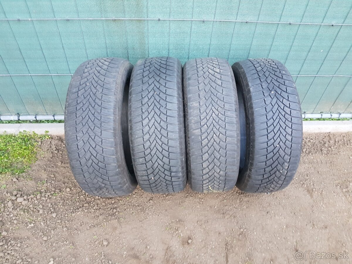 Predám 4x zimné pneumatiky Bridgestone Blizzak LM005  205/55