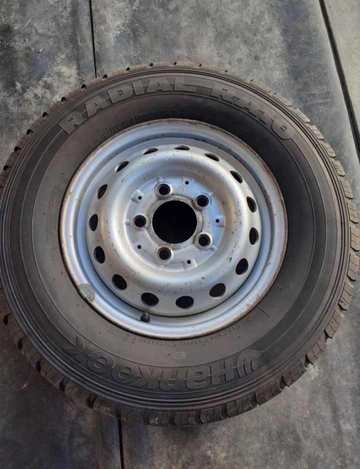 Zimné pneumatikyj aj z diskami rozmer 225/70R 15 C