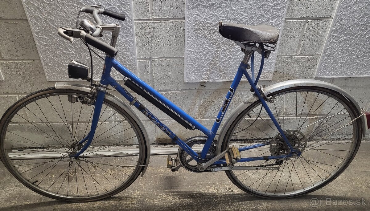 Dámsky retro bicykel FAVORIT v pôvodnom stave a plnej výbave