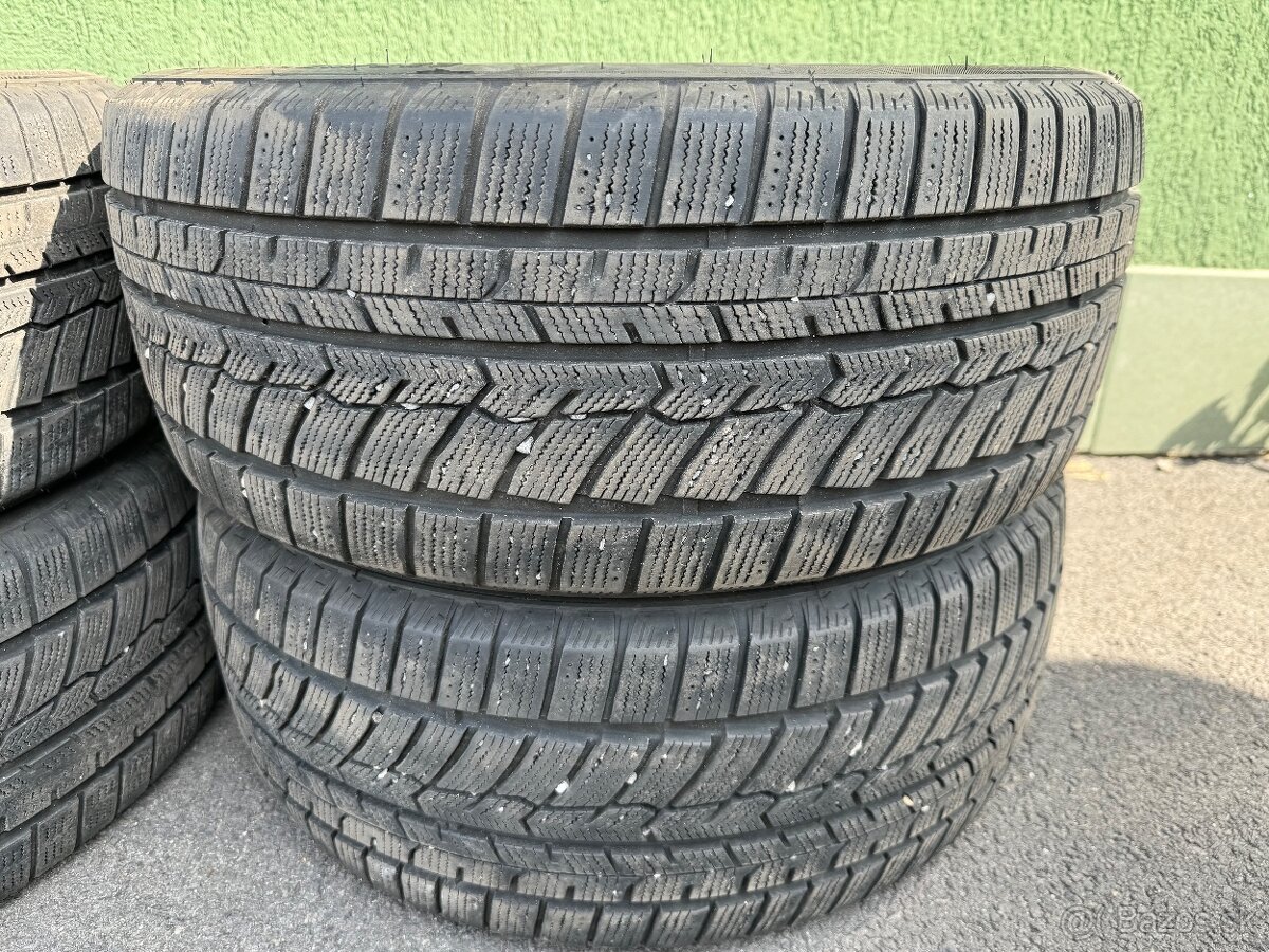 Zimné pneu Austone 225/45r17 94V Sp904