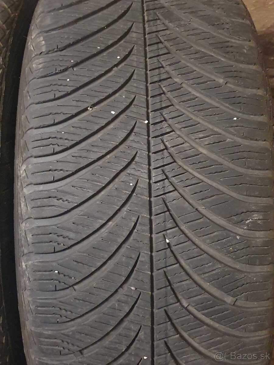 Goodyear Vector 4 season 245 45 R18 Celoročné 2 kusy