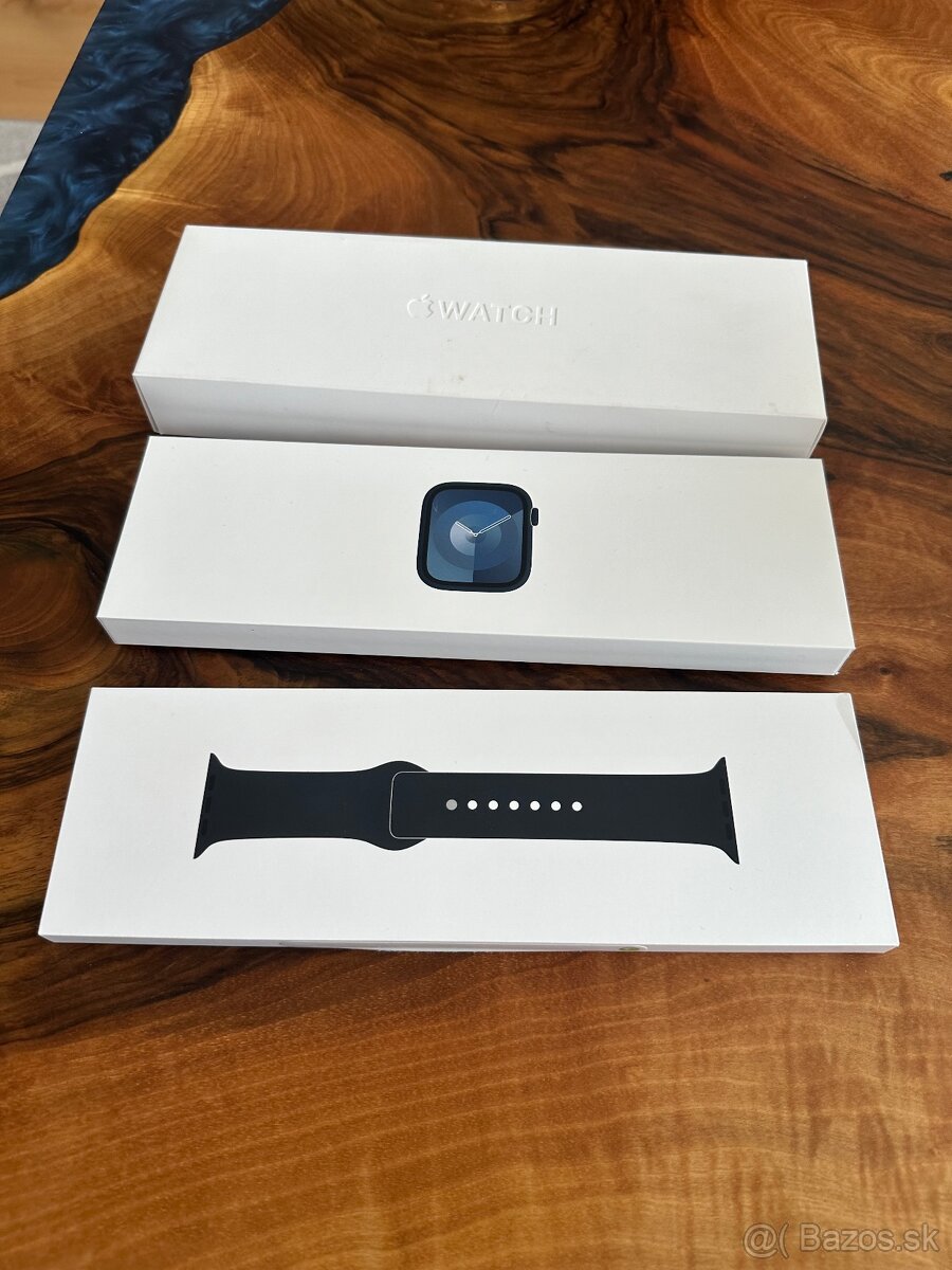 Apple Watch 9 45mm Midnight nenosené