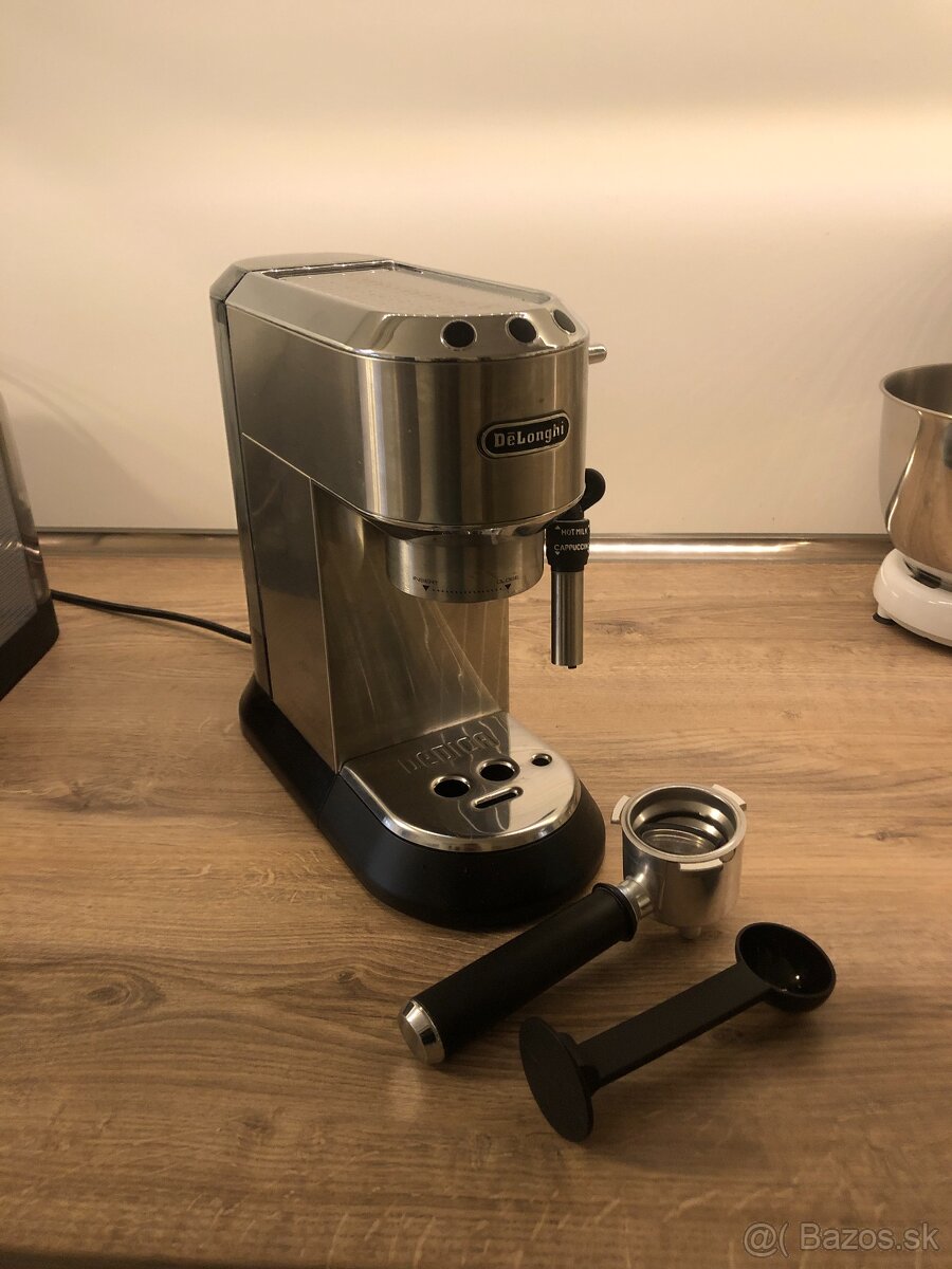 Kávovar DeLonghi Dedica EC 685.M