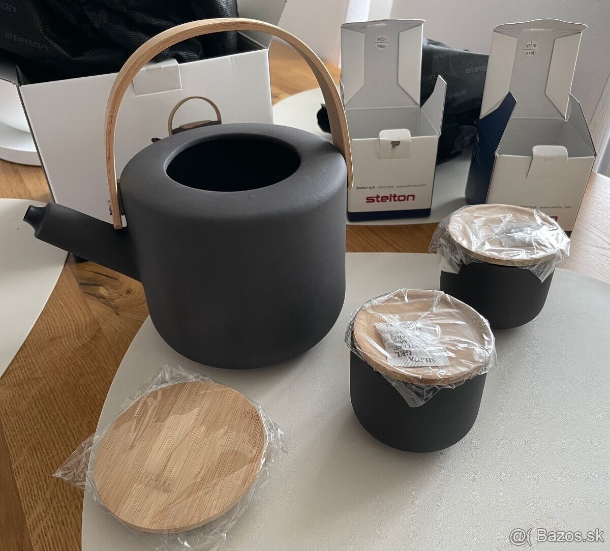 Designová čajová kanvica Theo Black + 2 hrnčeky, zn. Stelton