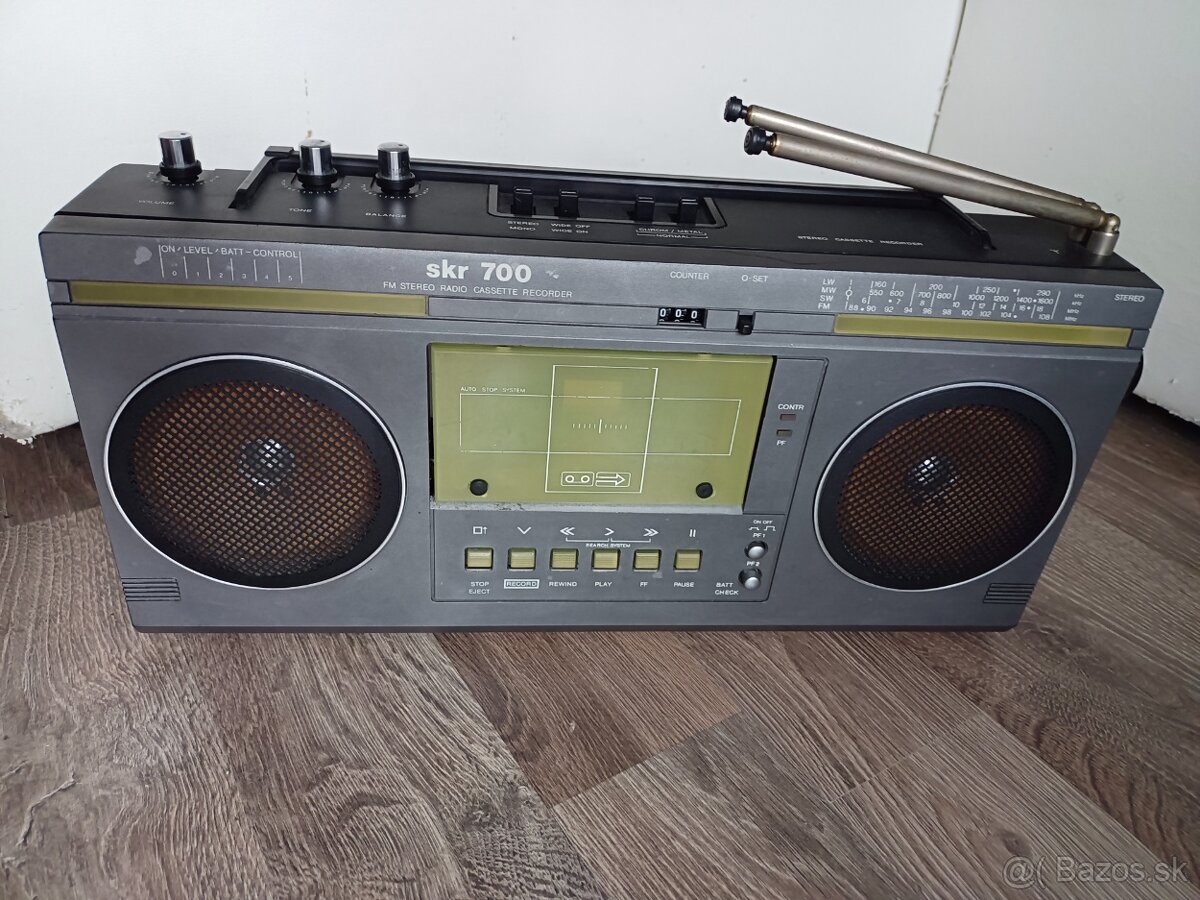 SKR700 radiomagnetofon retro kazeťák