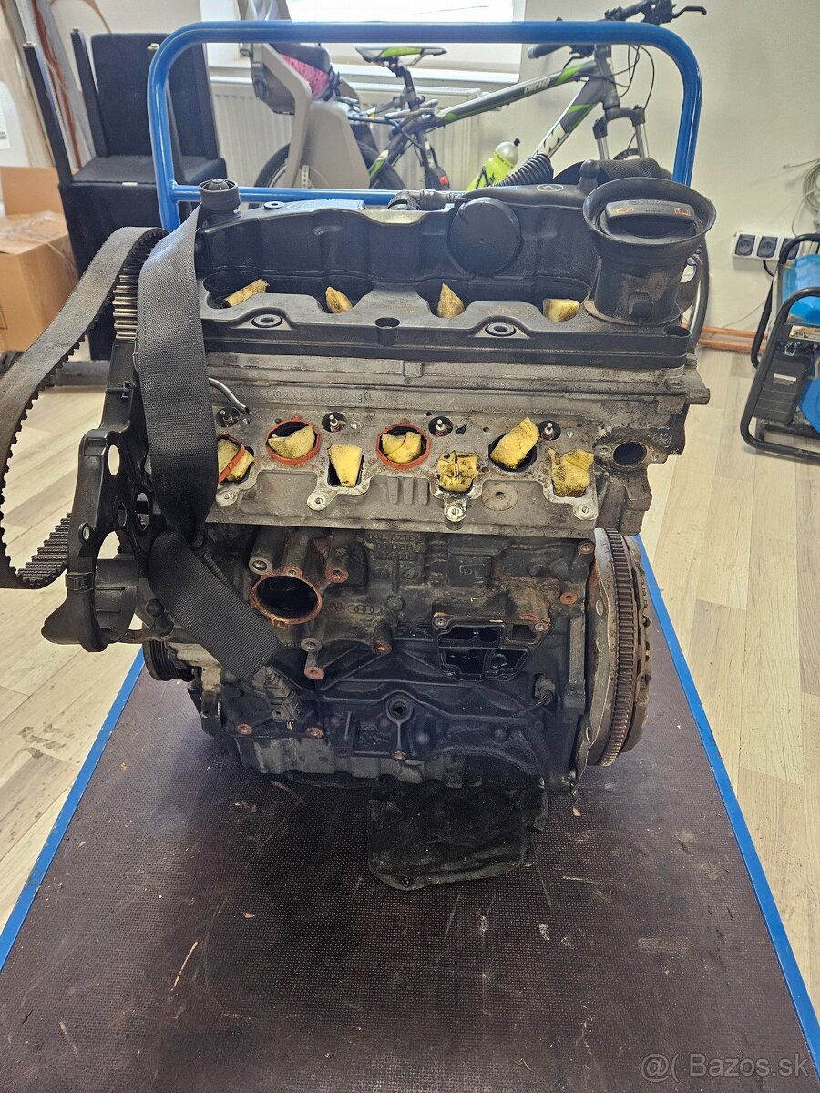 motor VW Skoda 1,6tdi CAY