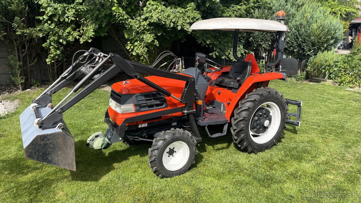 Malotraktor Kubota GL 220 s vlečkou