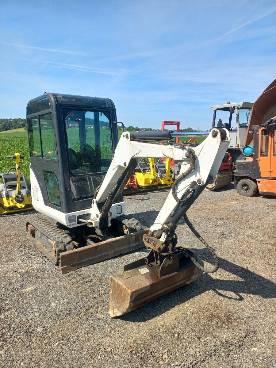 Minibagr Bobcat 322 D