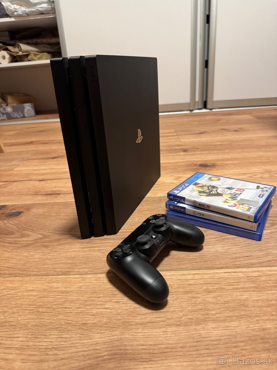 predam playstation 4 pro v čiernom prevedení vo verzii 1TB v