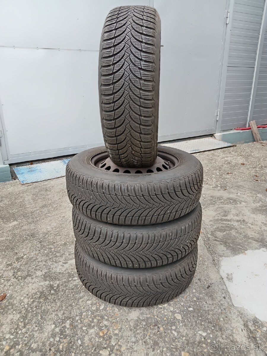 Zimne pneu 195/65 r15 s plech.diskami