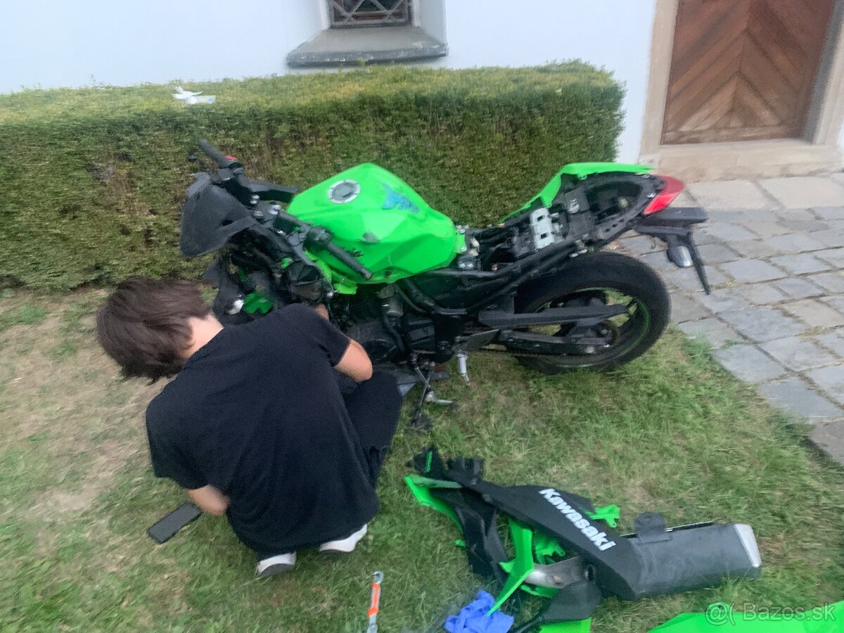 Náhradné diely z Ninja 300