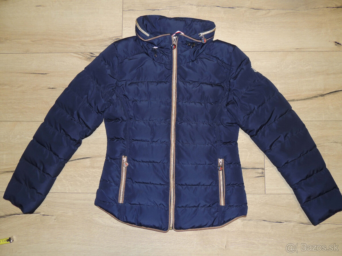 Moncler Duvet, Peak Performance a Tommy Hilfiger parka