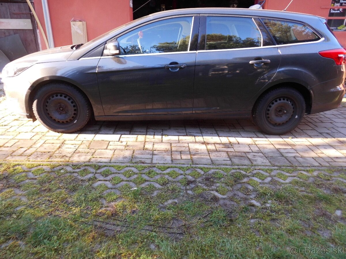 Predám zimné pneu 16"na diskoch na Ford Focus