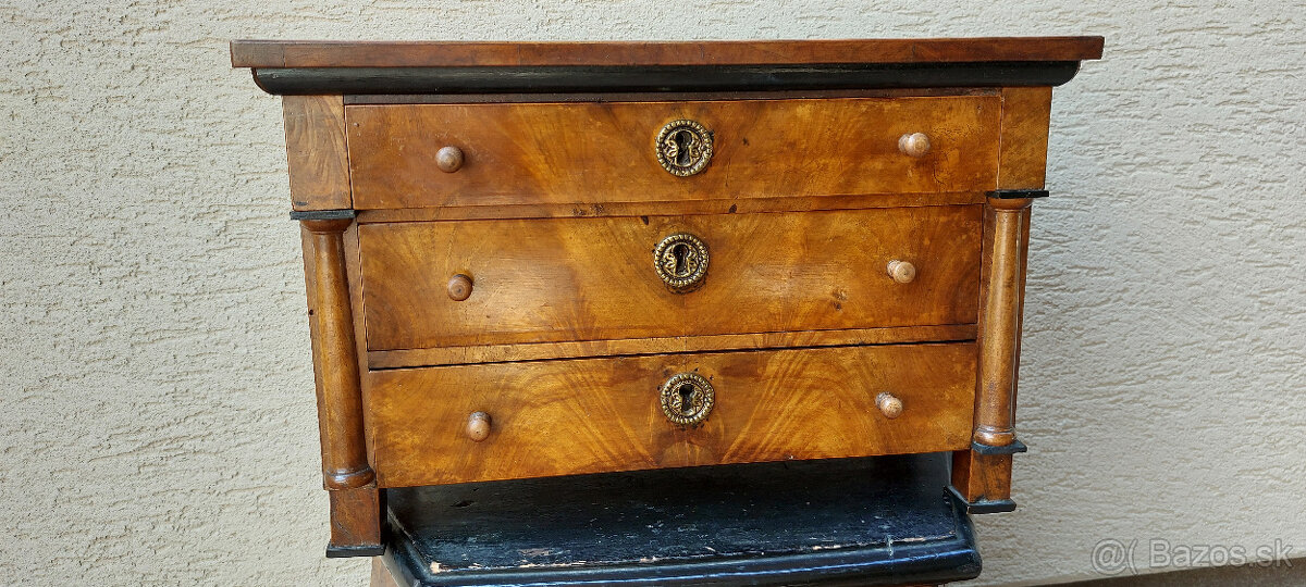 BIEDERMEIER KOMODA