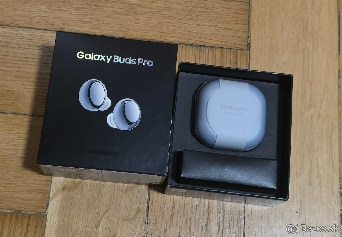 Samsung buds pro a buds live...