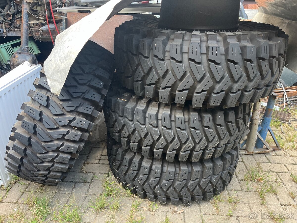 Maxxis 37x12.5 r16