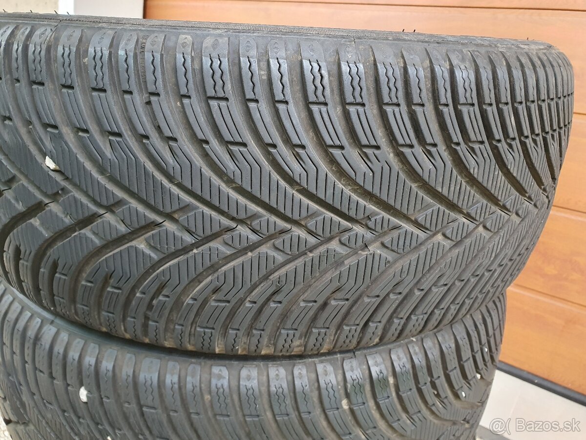 Zimné pneu  235/45R18