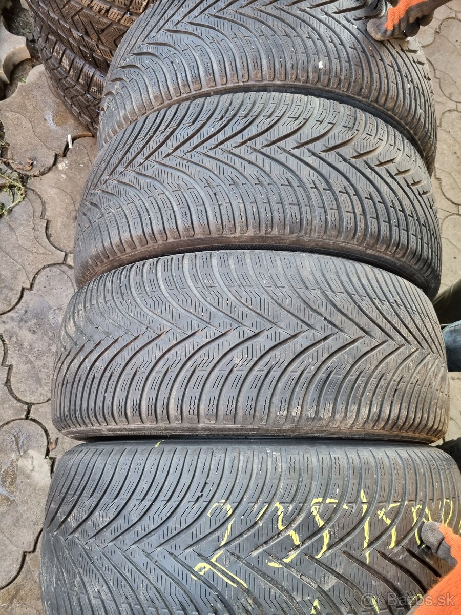 235/50R18