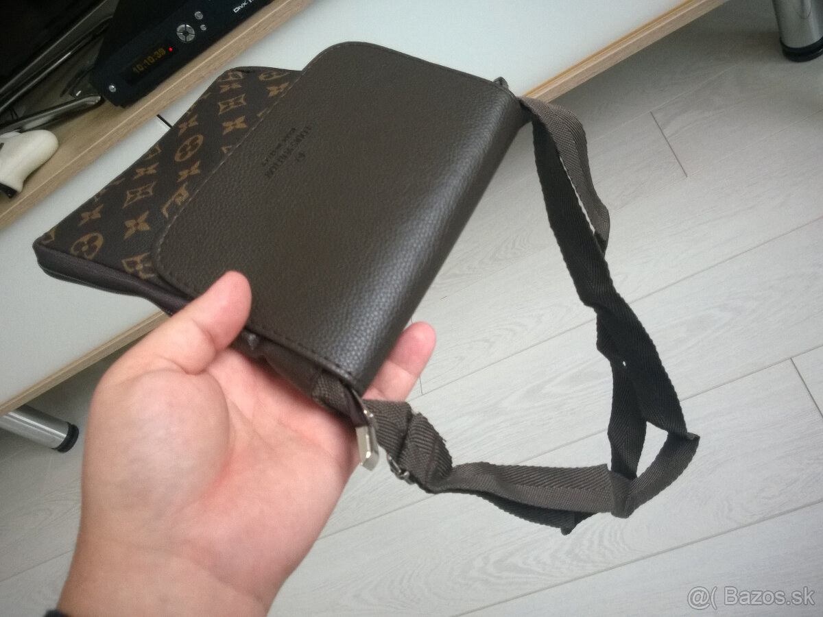 Malá nová crossbody taška v hnedej farbe