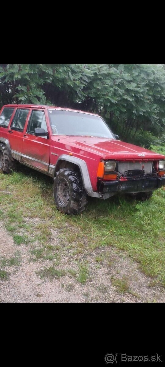 Rozpredám jeep Cherokee xj 4.0 i -