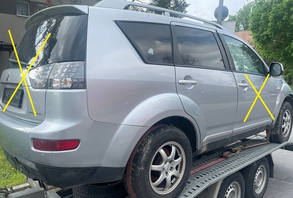 PREDáM Dvere pravé zadné Mitsubishi Outlander 2008 PREDáM PR