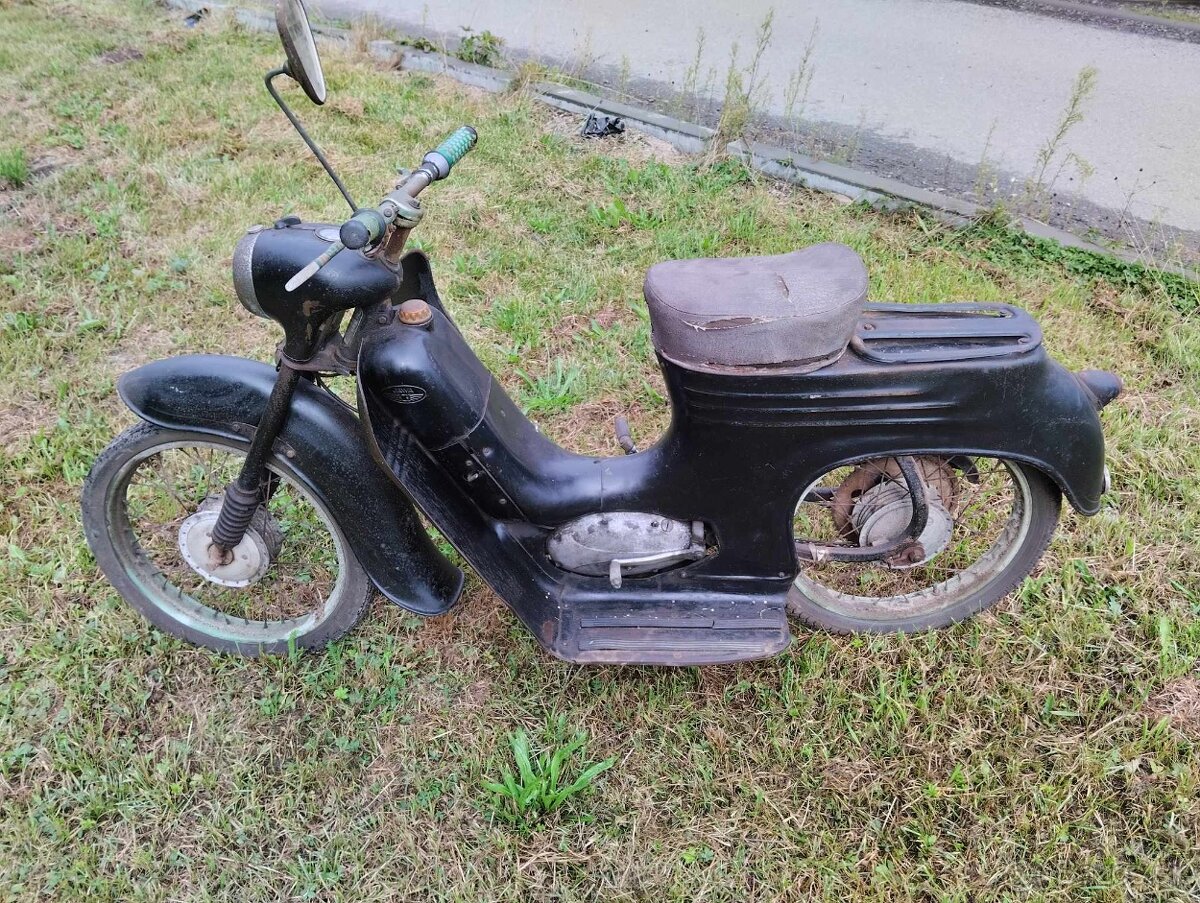 Jawa 555 deluxe vzácná černá