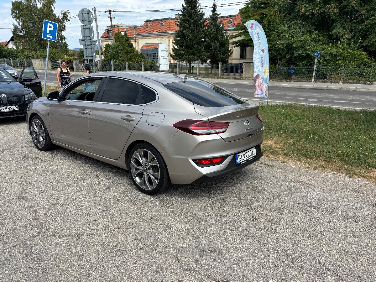 Hyundai i30 fastback