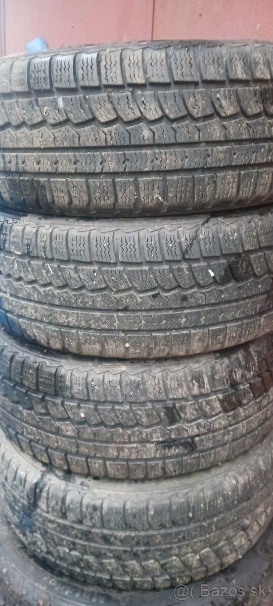 Predam zimne pneumatiky 195/50 r15