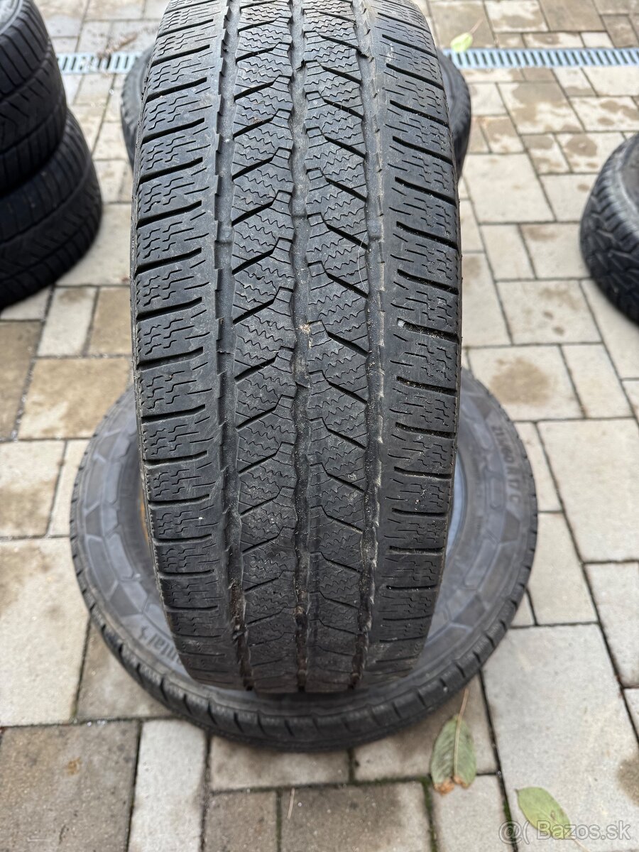 215/60R17C Michelin