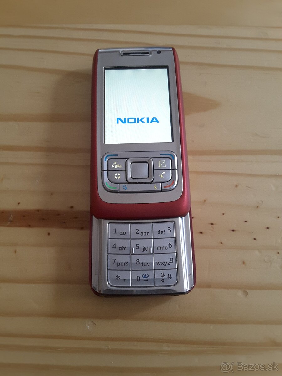 Predám nádherný vysuvací mobil Nokia E65