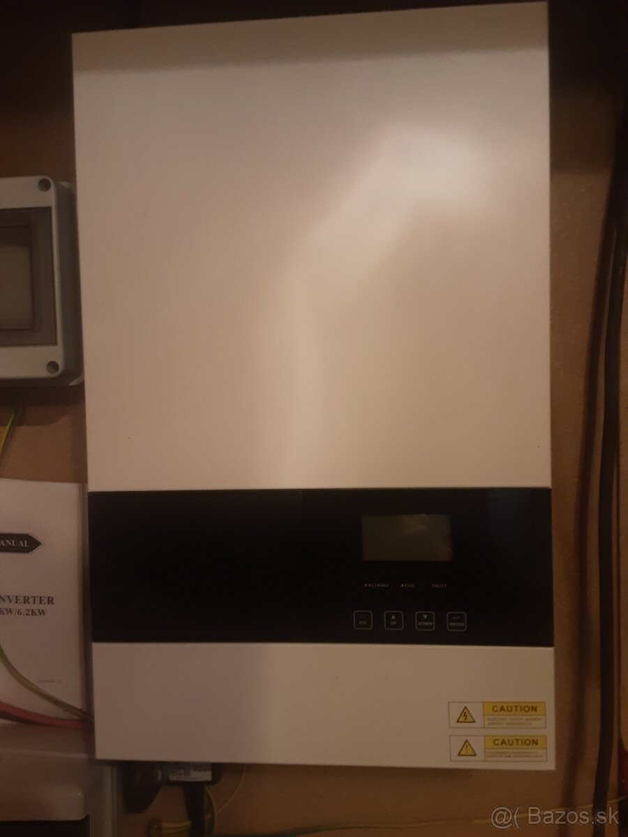 Fotovoltaicky invertor 5,5kw -hybridný