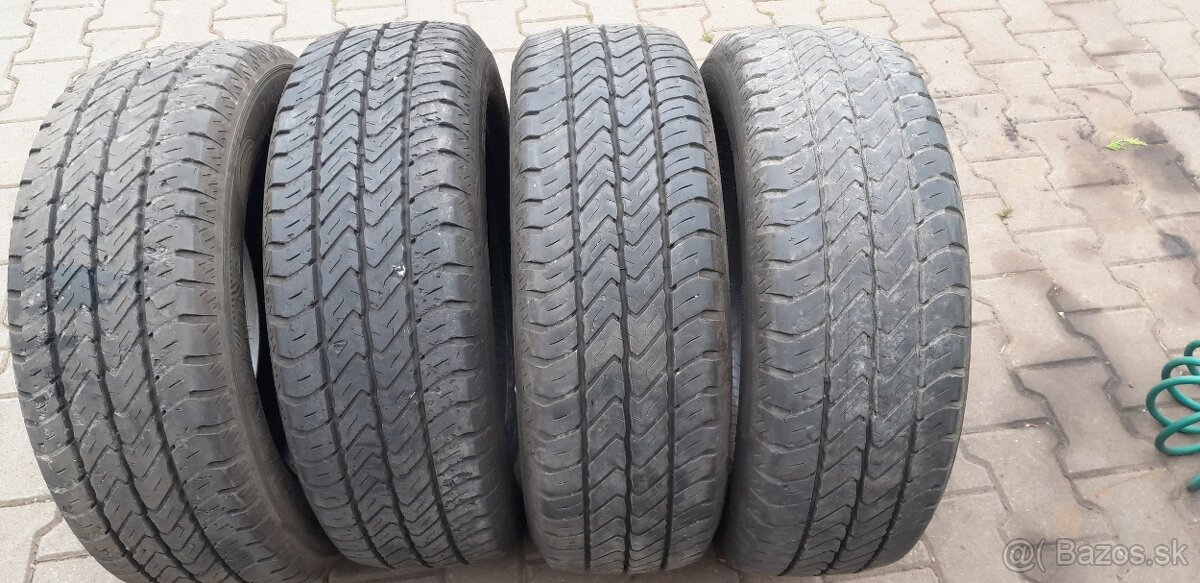 215/60R17C Letné