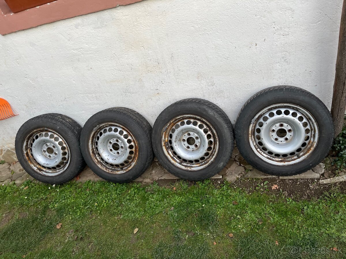 205/60 R16 + puklice