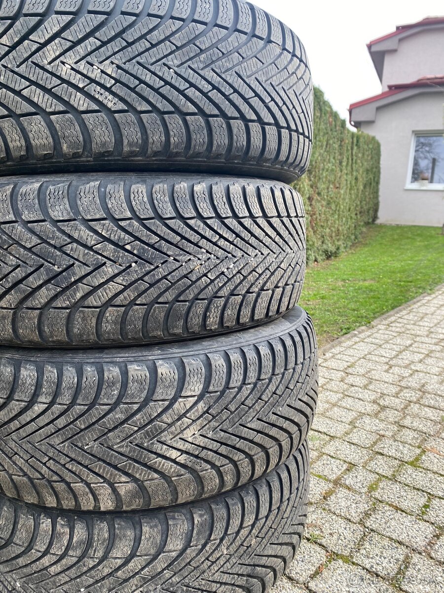 Pneumatiky / Pirelli 205/50 R17 CINTURATO WINTER