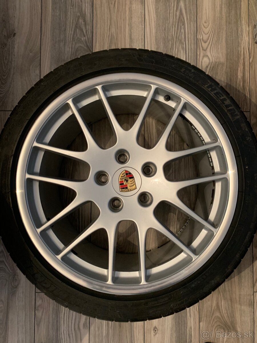 Porsche Panamera disky pneu 255/40 R20 295/35 R20