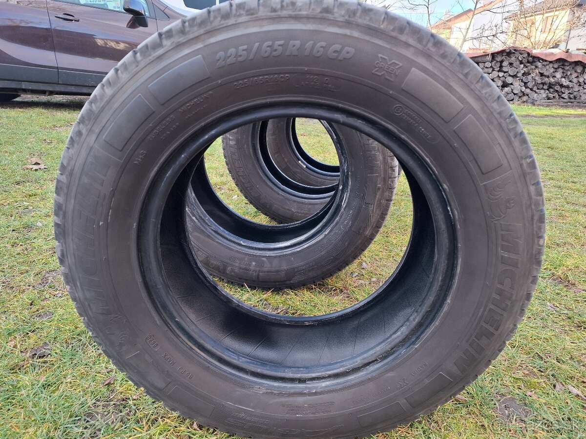 Predám 225/65 R16 CP