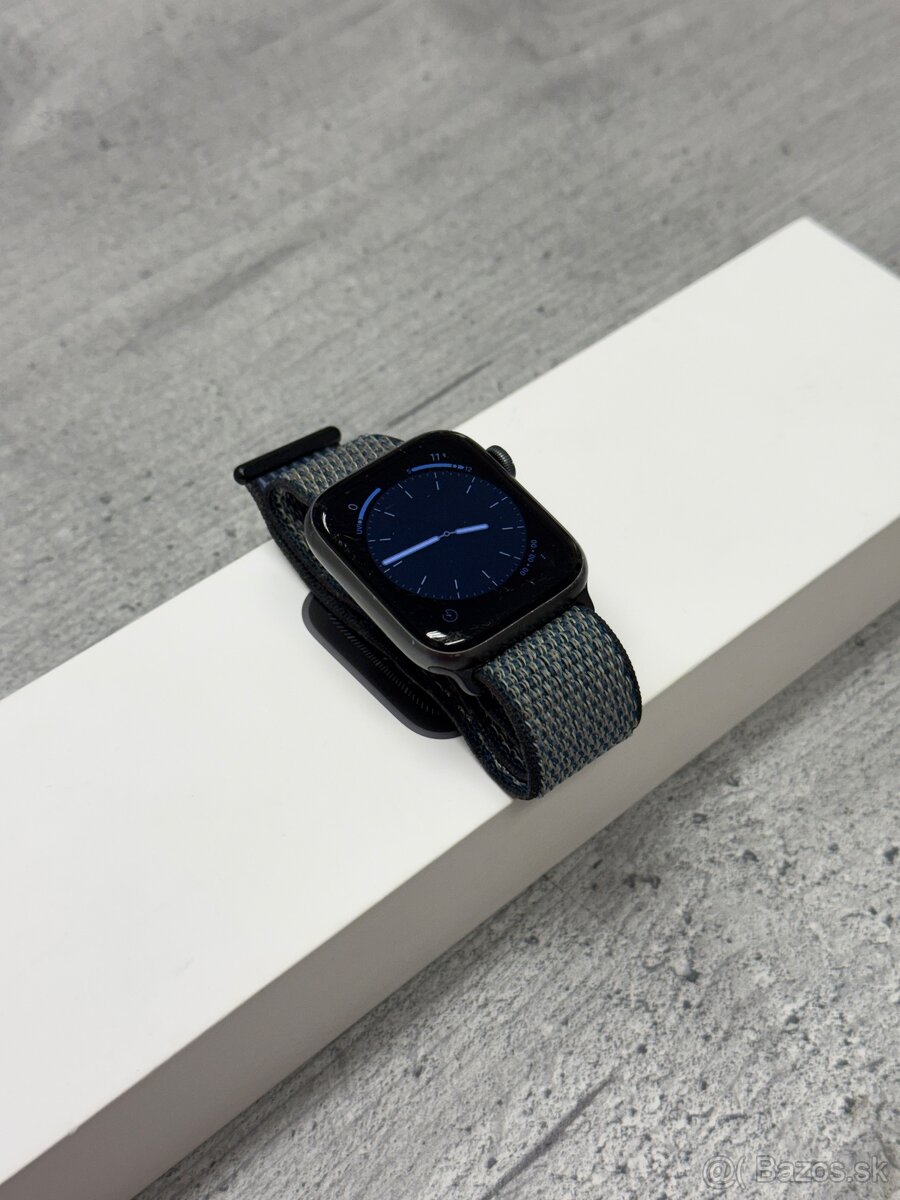 Apple Watch Series 5 44mm Space Gray