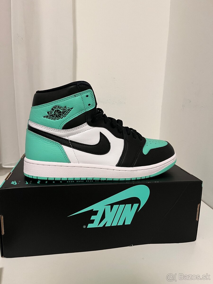 AIR JORDAN 1 RETRO HIGH OG (Green Glow)