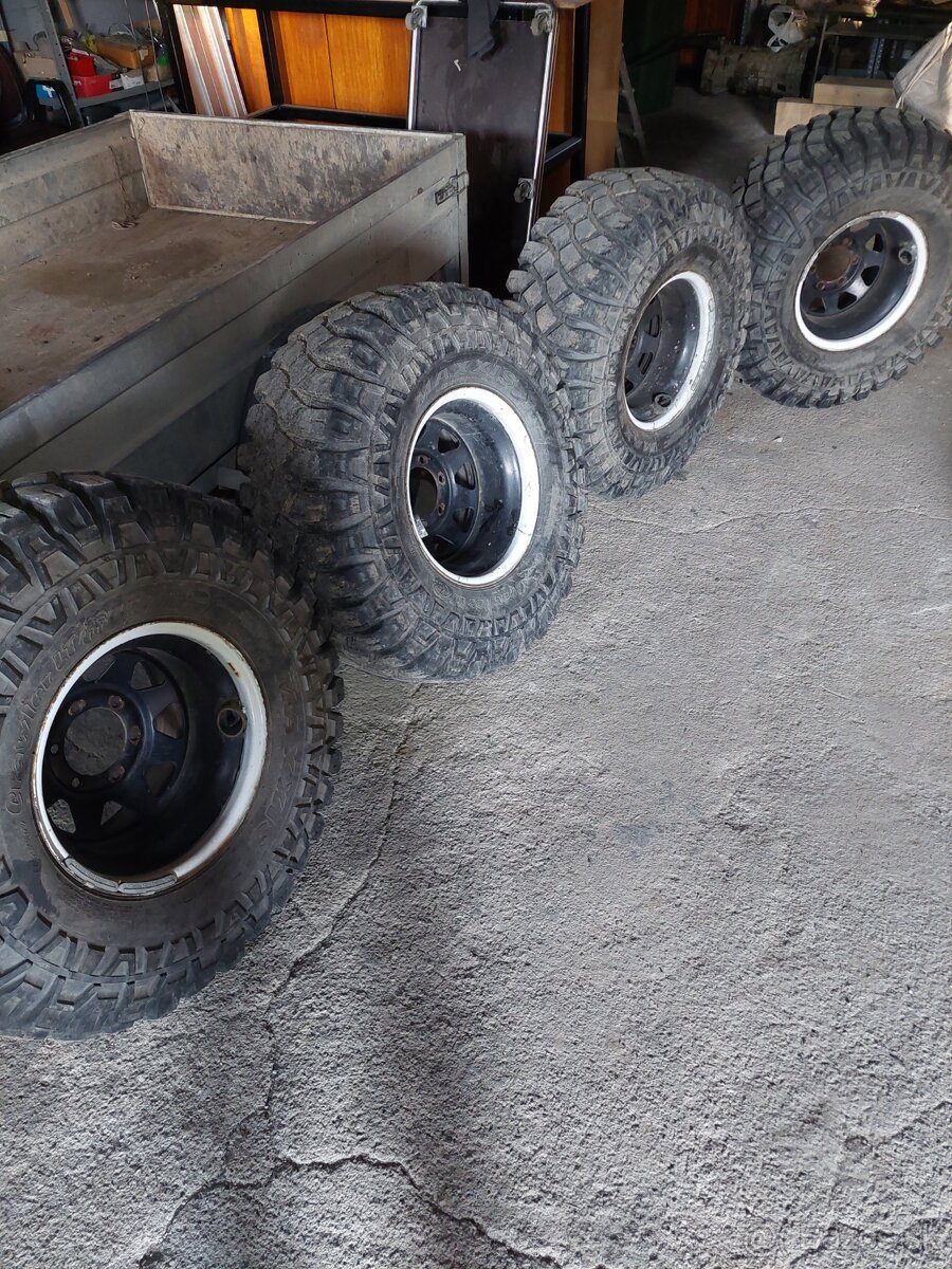 Maxxis creepy crawler LT 35x12.5 r15