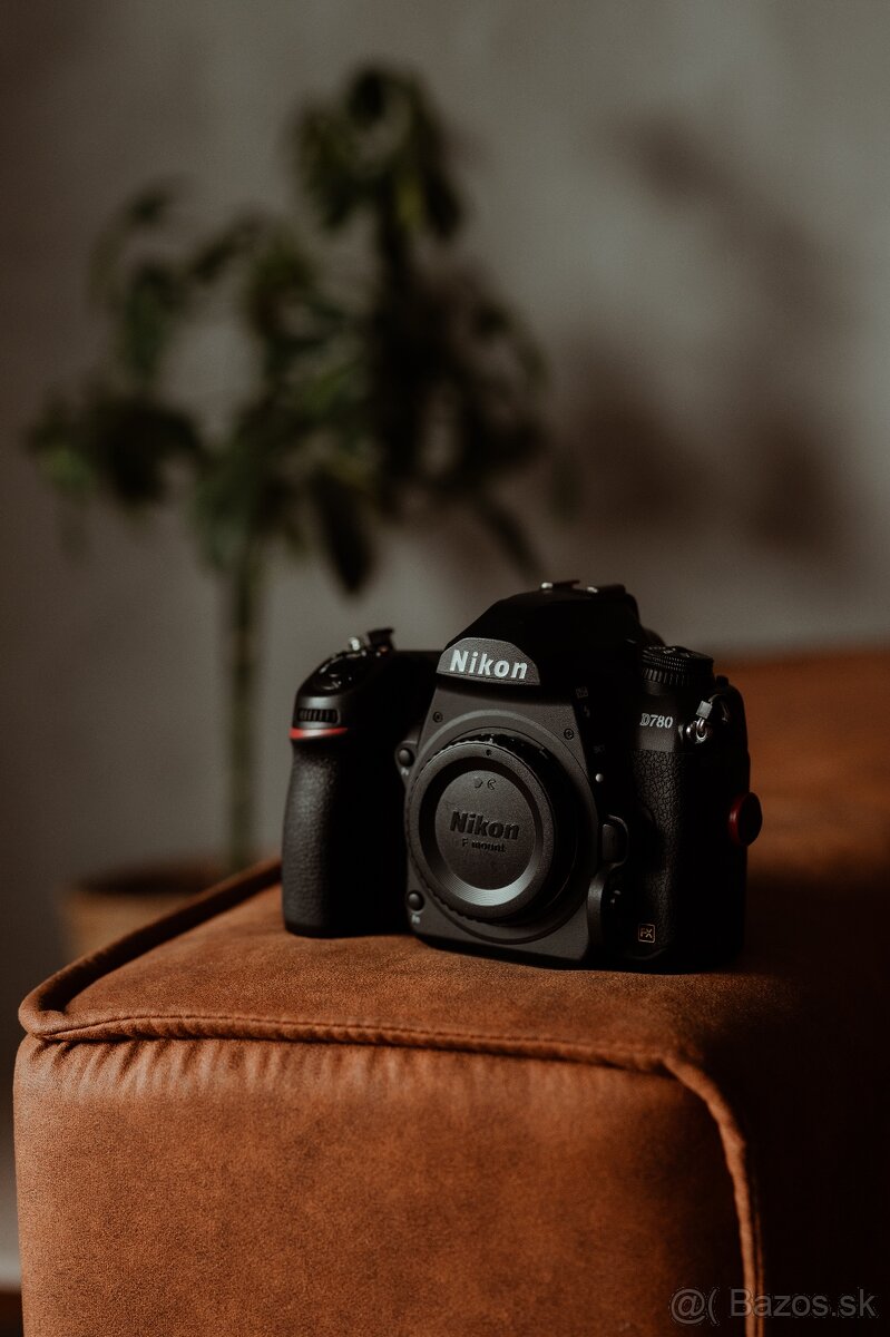 NIKON D780