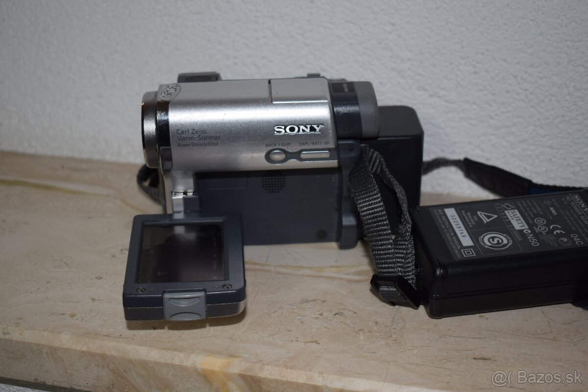 SONY DCR-HC14E na MiniDV kazety, plne funkcna, otestovana