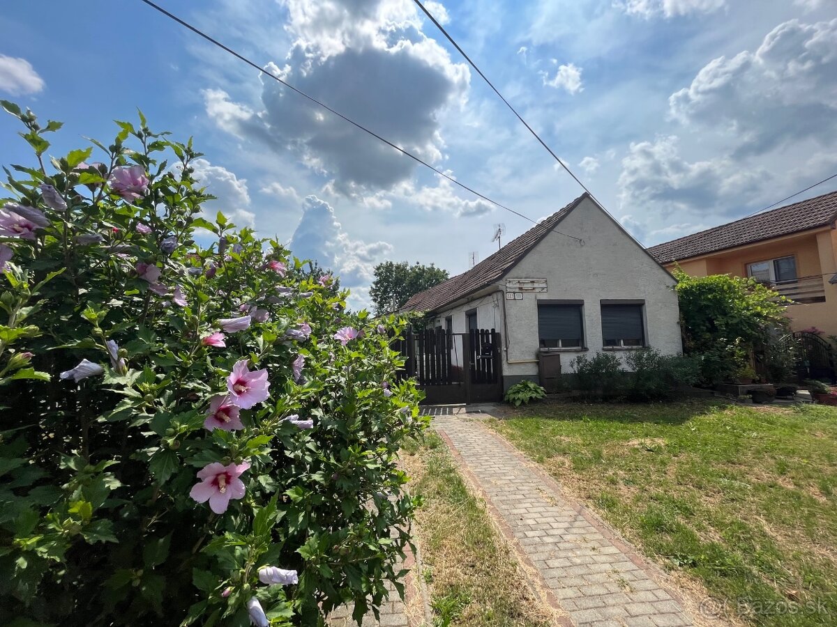 Rodinný dom s veľkým pozemkom Slovenský Grob