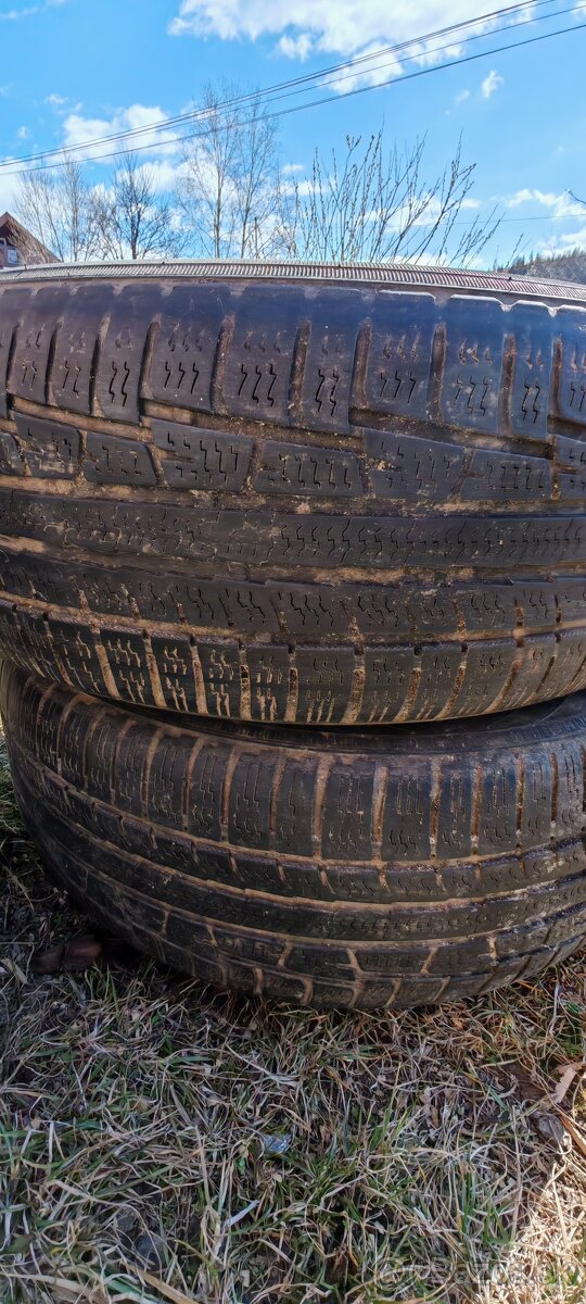 Zimné pneumatiky Nokian 215/55 R17 98 V XL