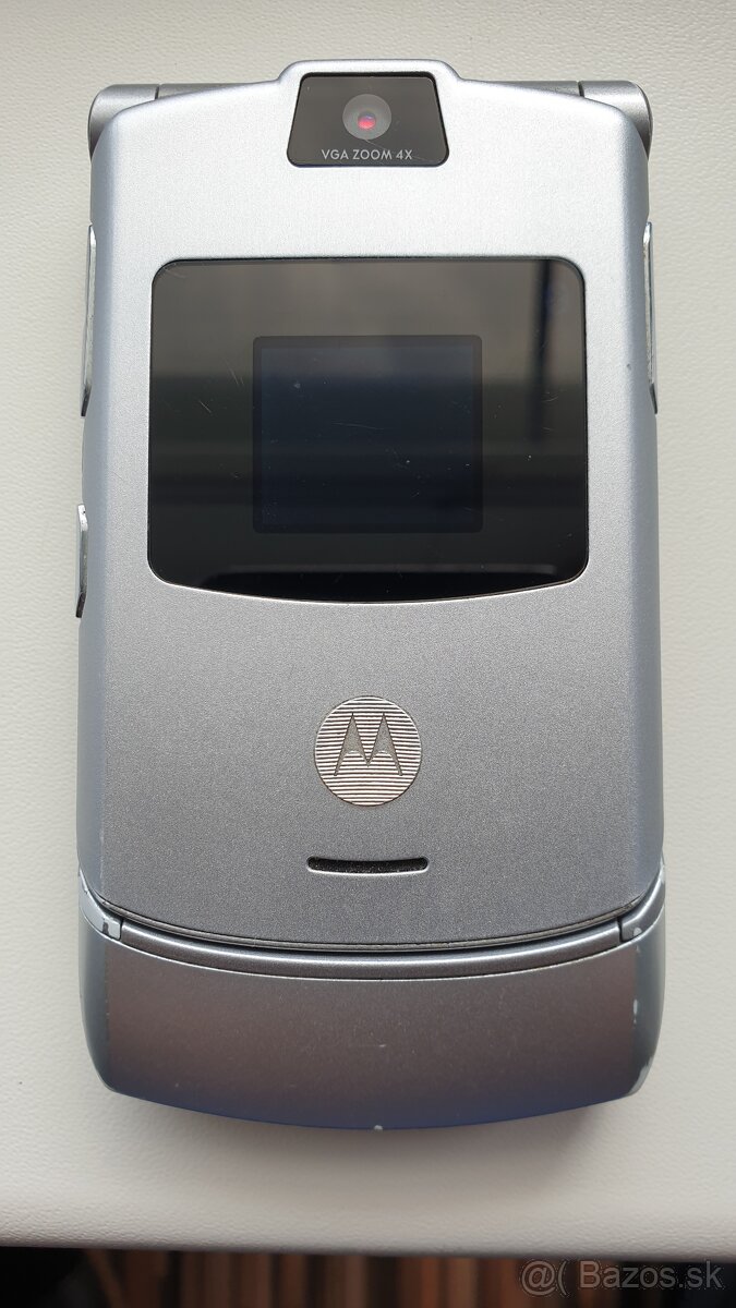 Predám Motorolu Razr V3 Silver...