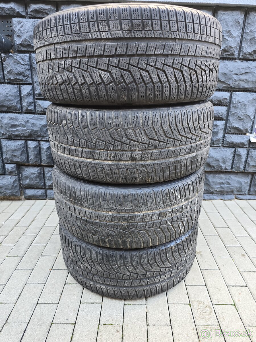 275/40 R22 Hankook Winter Icept evo 2