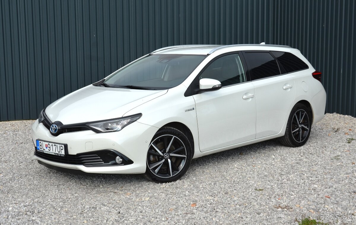 Toyota Auris Touring Sports 1.8 Hybrid, Slovák, Top Stav