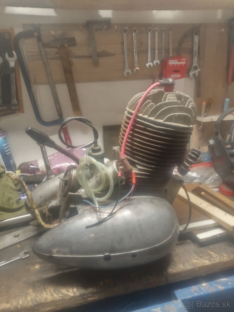 Motor Jawa 250