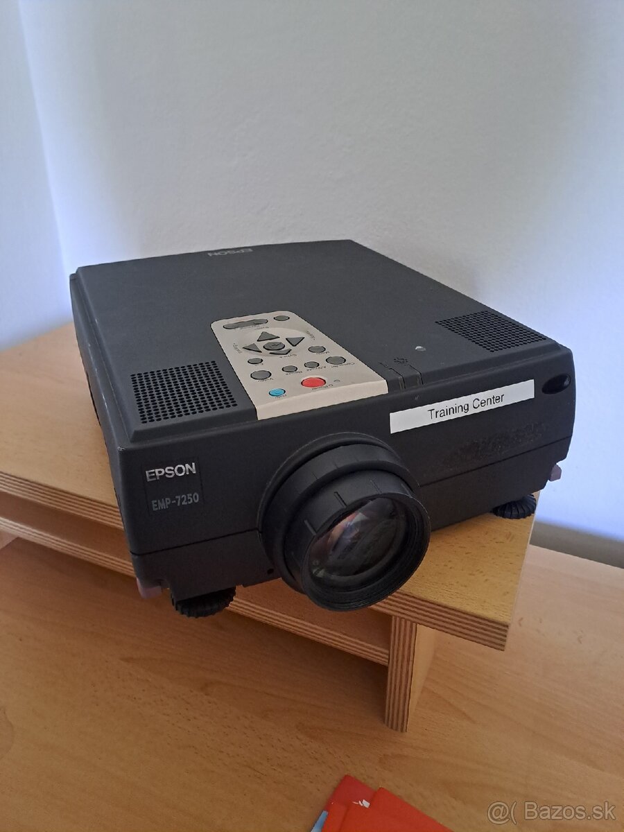 Projektor EPSON EMp-7250